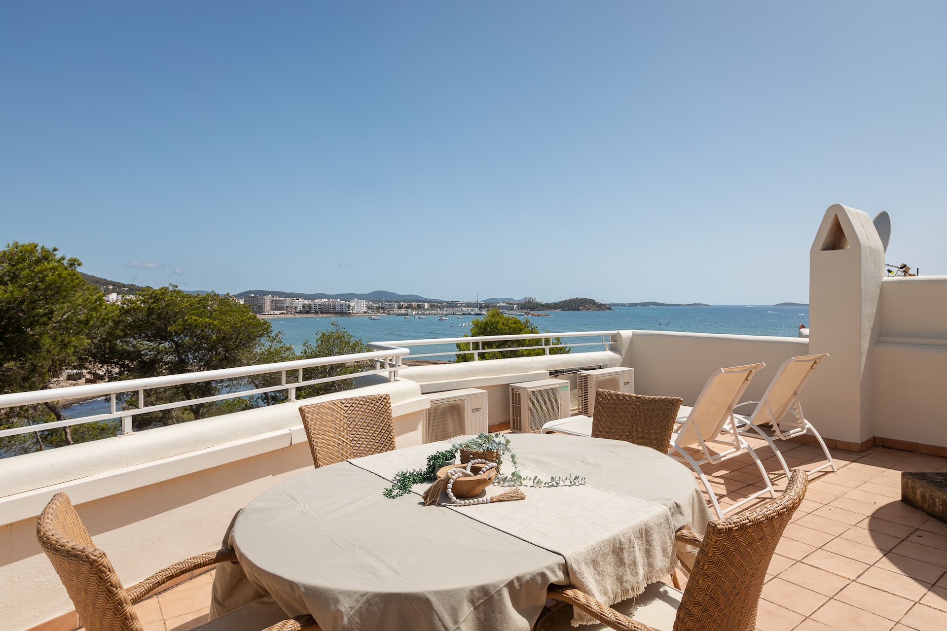 Resa Estates townhouse Ace sea views te koop sale roofterrace and views 8.jpg